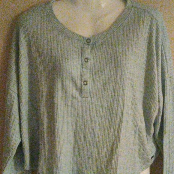 ❣️Hollister❣️ crop top - Picture 2 of 3